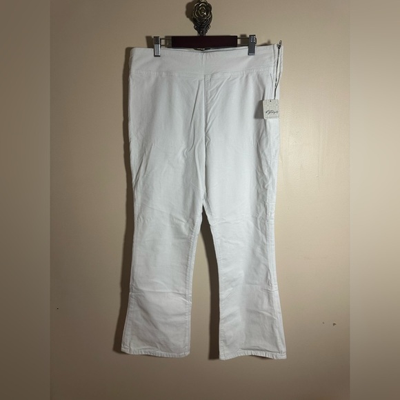 NWT FREE PEOPLE In My Feelings Velvet Crop Slim Flare Pants White Size Large - Picture 6 of 10